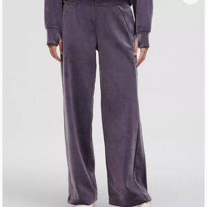 Scuba Mid-Rise Wide-Leg Pant
Velvet - Lululemon - size M- NEW with TAG